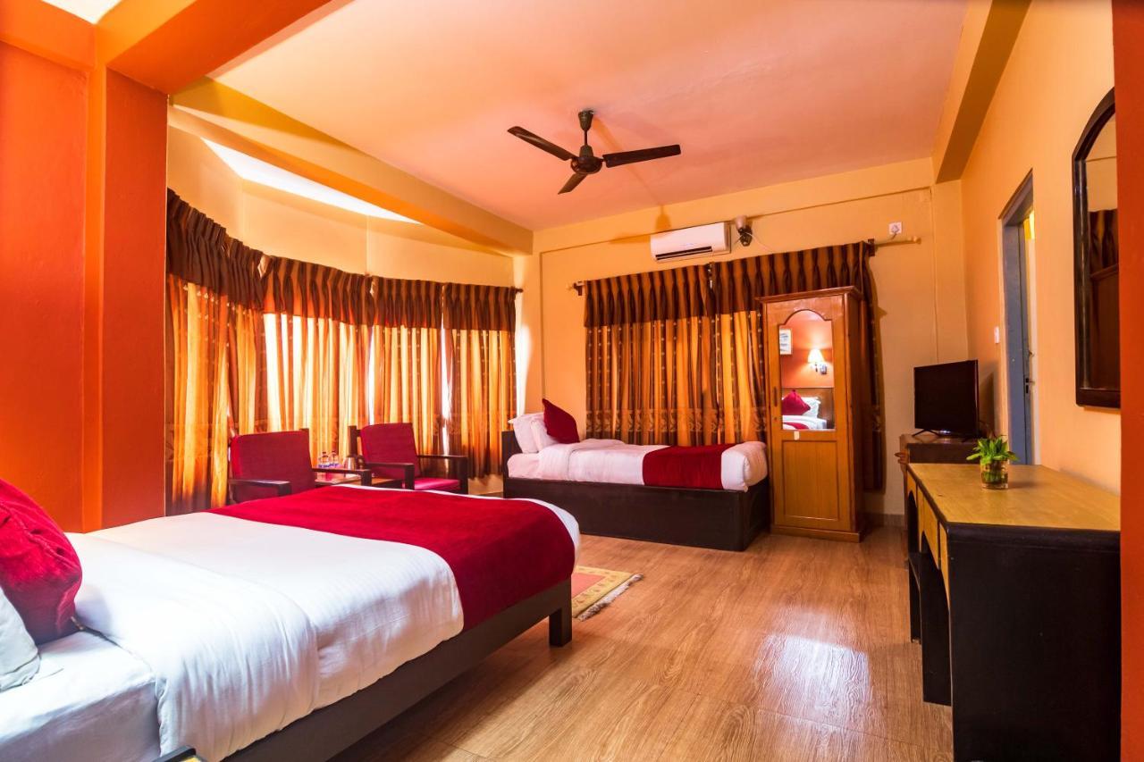 Hotel Silver Oaks Inn Pokhara Exterior foto